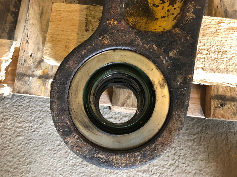 Komatsu D65 EX-15 Equalizer Bar OEM 14X-50-11110 - Frame/ Chassis: picture 3 Komatsu D65 EX-15 Equalizer Bar OEM 14X-50-11110 - Frame/ Chassis: picture 3