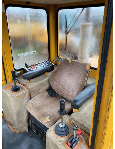 Liebherr LR611 NVT - Crawler loader: picture 3 Liebherr LR611 NVT - Crawler loader: picture 3