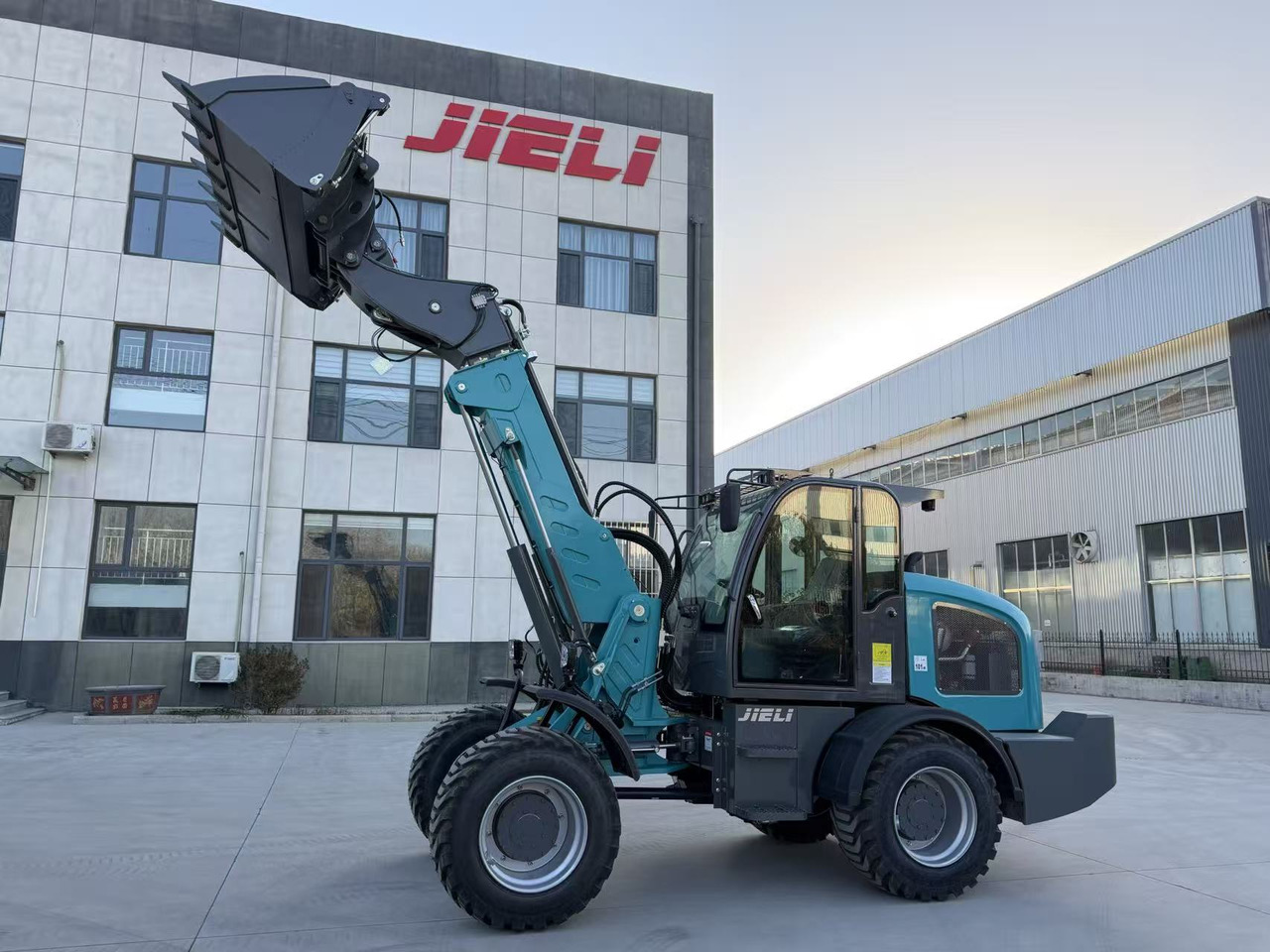 JIELI JL25T - Telescopic wheel loader: picture 2 JIELI JL25T - Telescopic wheel loader: picture 2