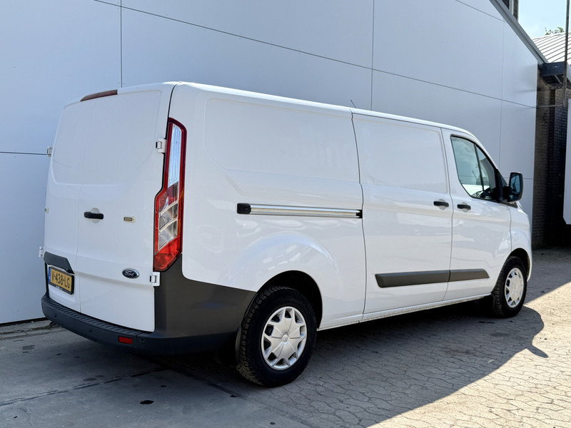 Ford Transit Custom 310 2.0 TDCI L2H1 Trend L2H1 Dubbele Schuif Airco Camera Navigatie Parkeersensoren voor achter - Small van: picture 4 Ford Transit Custom 310 2.0 TDCI L2H1 Trend L2H1 Dubbele Schuif Airco Camera Navigatie Parkeersensoren voor achter - Small van: picture 4