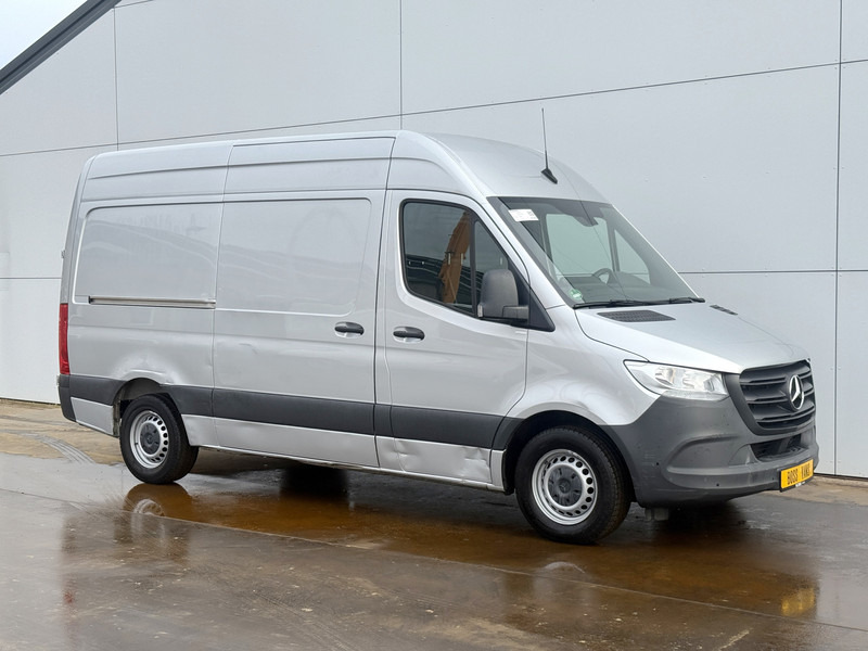 Mercedes-Benz Sprinter 315 1.9 CDI Automaat L2H2 Climate Control Carplay Camera Parkeersensoren voor achter - Small van: picture 4 Mercedes-Benz Sprinter 315 1.9 CDI Automaat L2H2 Climate Control Carplay Camera Parkeersensoren voor achter - Small van: picture 4