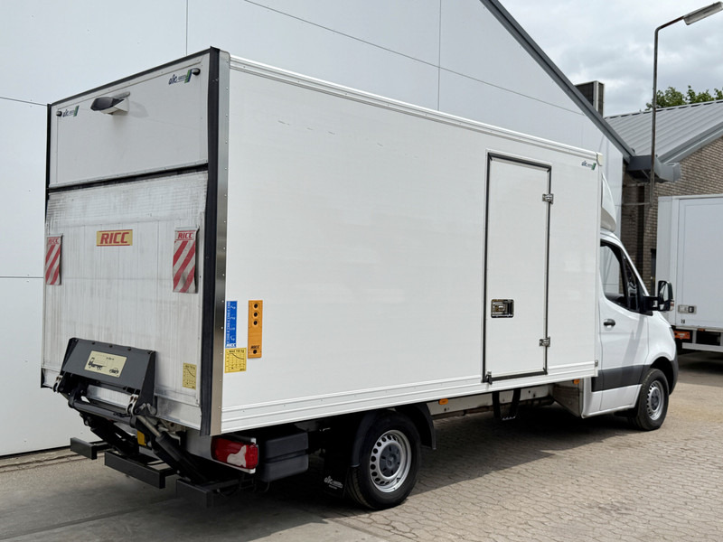 Mercedes-Benz Sprinter 315 1.9 CDI Automaat Laadklep Airco Cruise Control Carplay Bakwagen Meubelbak Koffer - Box van: picture 3 Mercedes-Benz Sprinter 315 1.9 CDI Automaat Laadklep Airco Cruise Control Carplay Bakwagen Meubelbak Koffer - Box van: picture 3