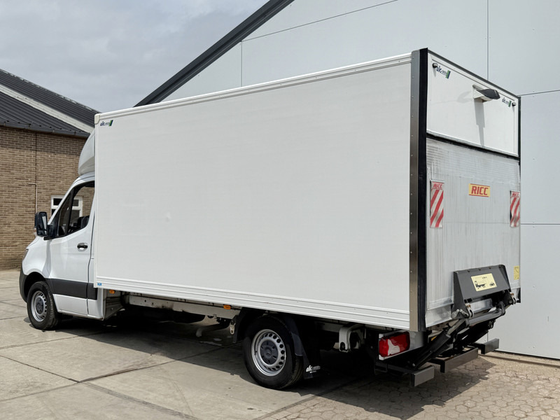 Mercedes-Benz Sprinter 315 1.9 CDI Automaat Laadklep Airco Cruise Control Carplay Bakwagen Meubelbak Koffer - Box van: picture 2 Mercedes-Benz Sprinter 315 1.9 CDI Automaat Laadklep Airco Cruise Control Carplay Bakwagen Meubelbak Koffer - Box van: picture 2