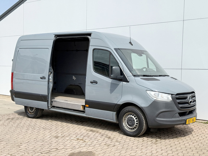 Mercedes-Benz Sprinter 315 1.9 CDI L2H2 Climate Control Cruise Control Carplay Camera - Small van: picture 5 Mercedes-Benz Sprinter 315 1.9 CDI L2H2 Climate Control Cruise Control Carplay Camera - Small van: picture 5