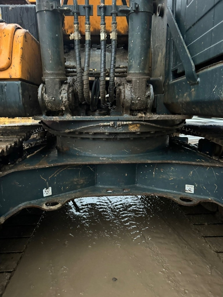 Crawler excavator Hyundai HX140L: picture 7
