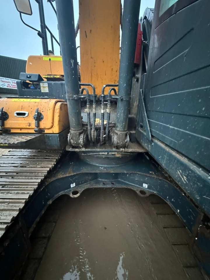 Crawler excavator Hyundai HX140L: picture 8