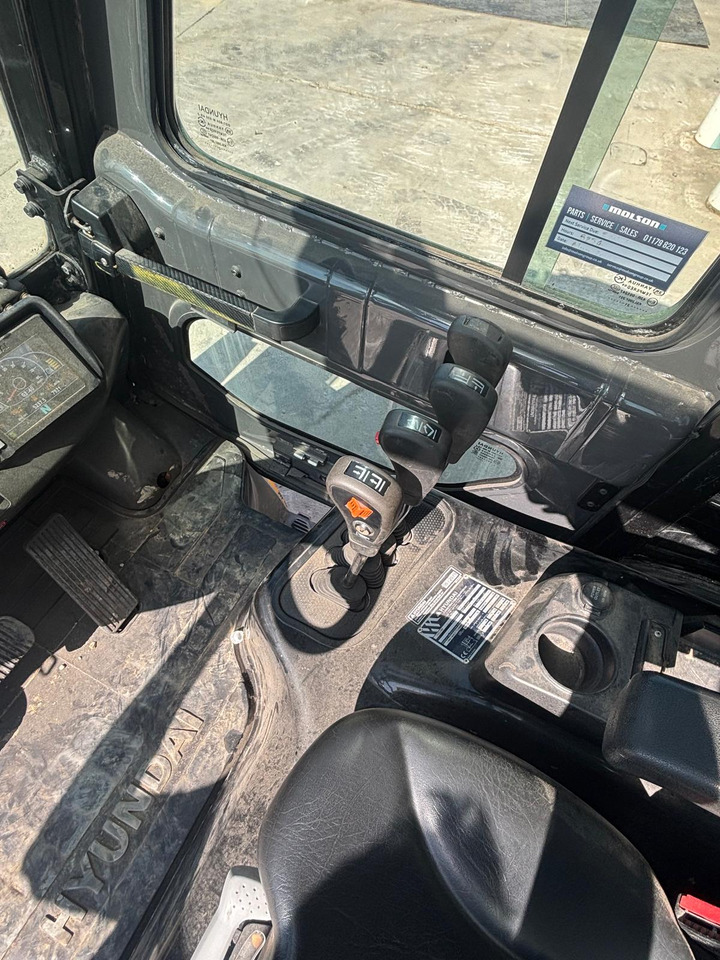 Leasing of  Hyundai 30D-9E Hyundai 30D-9E: picture 16 Leasing of  Hyundai 30D-9E Hyundai 30D-9E: picture 16