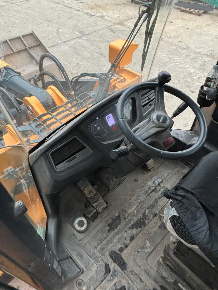 Wheel loader Hyundai HL960A: picture 18