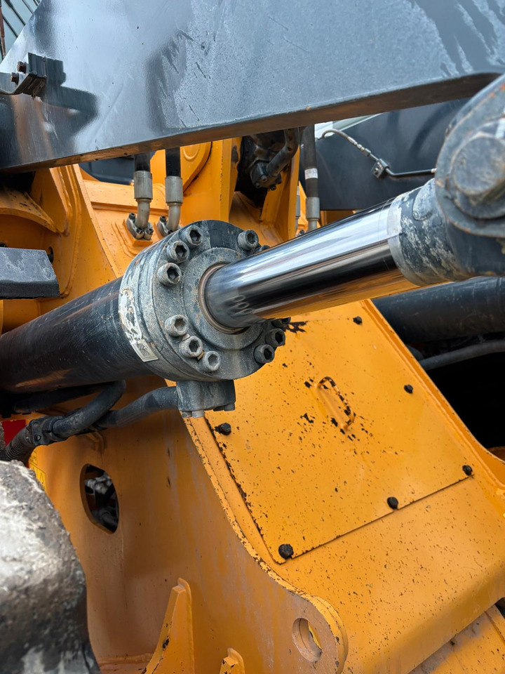 Wheel loader Hyundai HL960A: picture 14