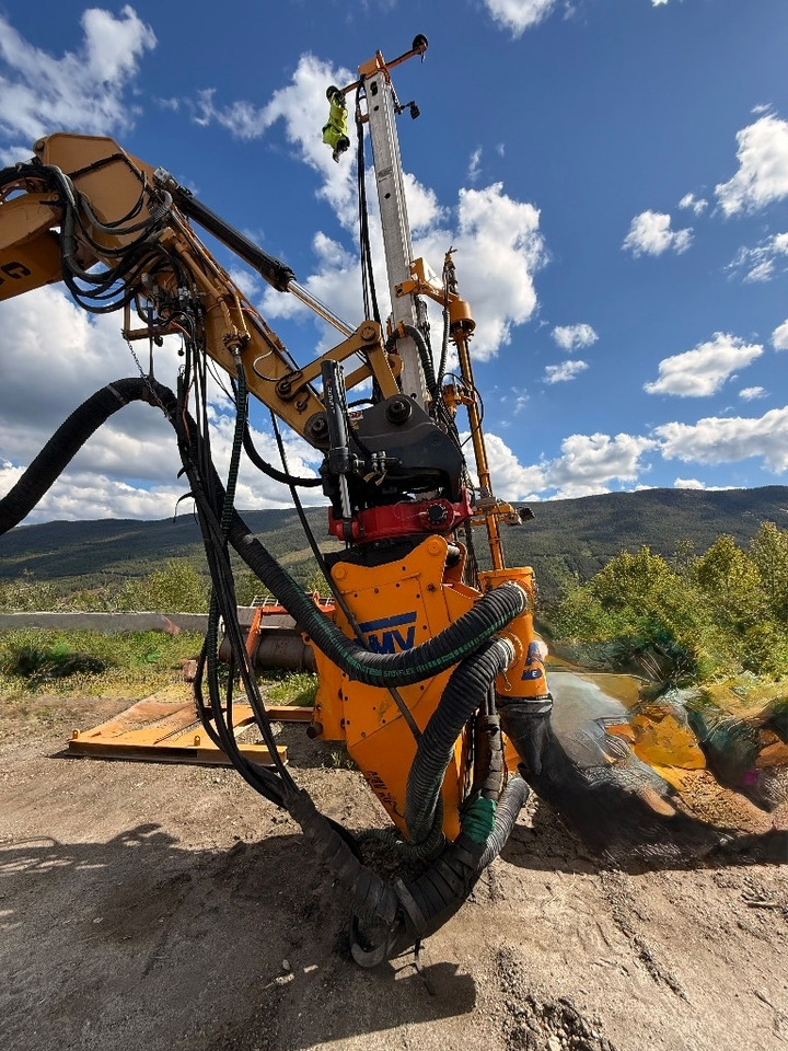 Crawler excavator CAT 325 FL CR: picture 18