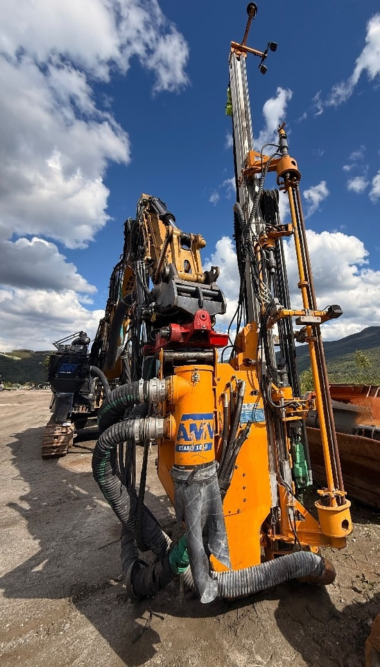 Crawler excavator CAT 325 FL CR: picture 19