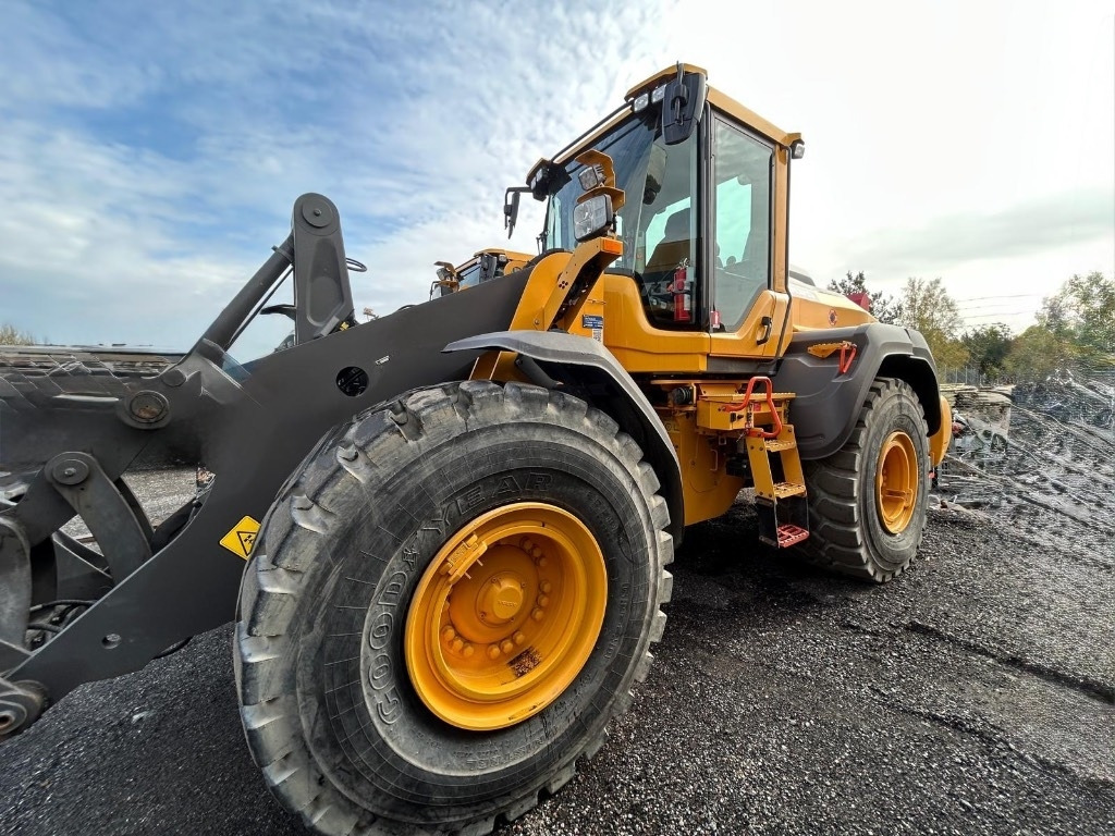 Volvo L 110 H - Wheel loader: picture 1 Volvo L 110 H - Wheel loader: picture 1