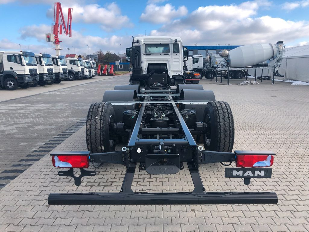 New Cab chassis truck MAN TGS 35.480 8x4 TRIDEM: picture 6
