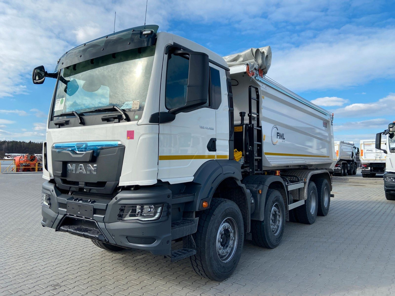 MAN TGS 41.400 8x4 EURO2 AUTOMAT TIPPER CR. SYSTEM - Tipper: picture 2 MAN TGS 41.400 8x4 EURO2 AUTOMAT TIPPER CR. SYSTEM - Tipper: picture 2