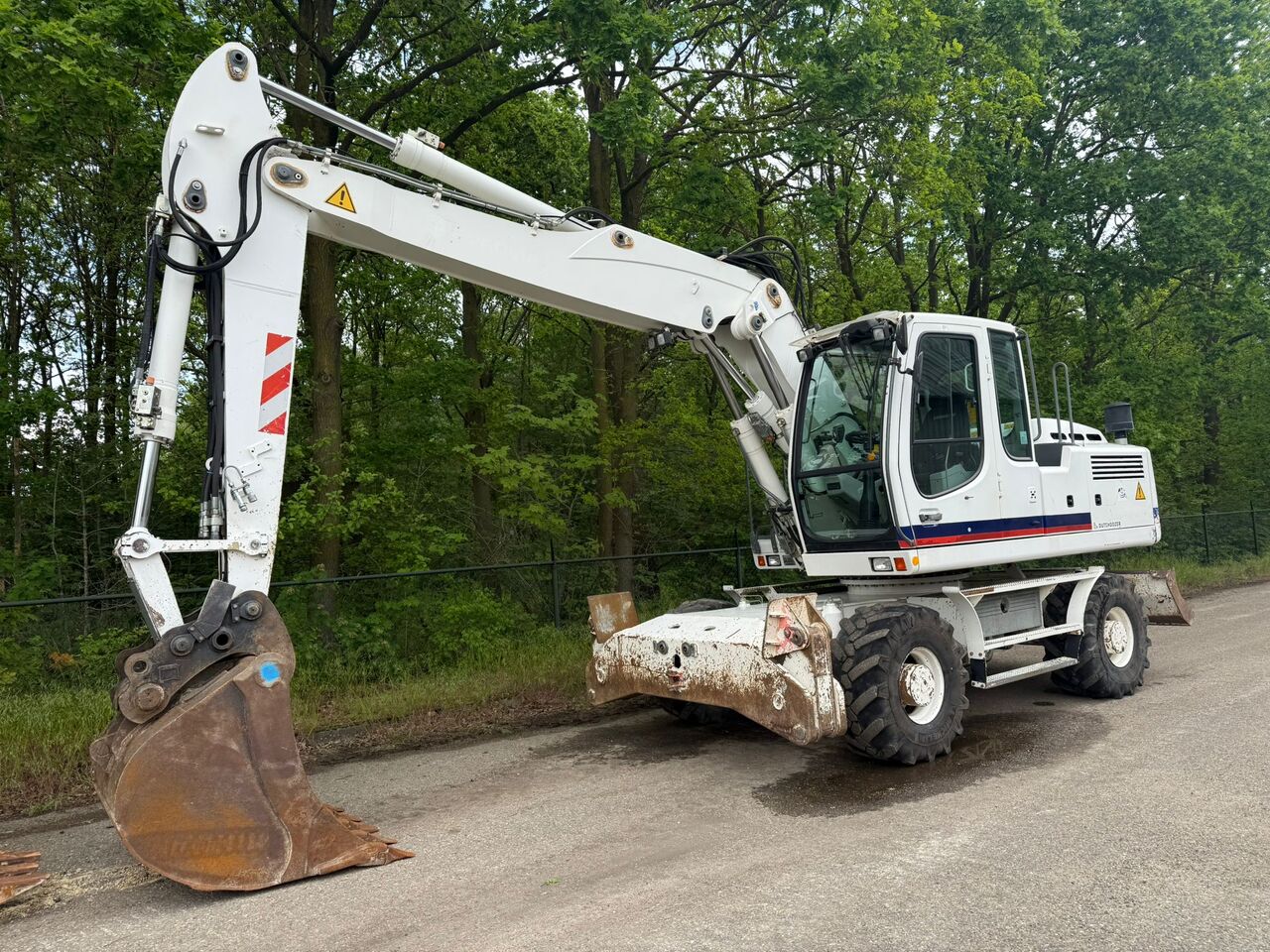 LIEBHERR A904C Litronic - Wheel excavator: picture 1 LIEBHERR A904C Litronic - Wheel excavator: picture 1