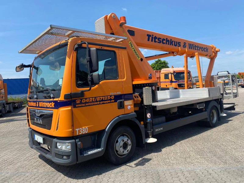 Palfinger P 300 - Truck mounted aerial platform: picture 1 Palfinger P 300 - Truck mounted aerial platform: picture 1