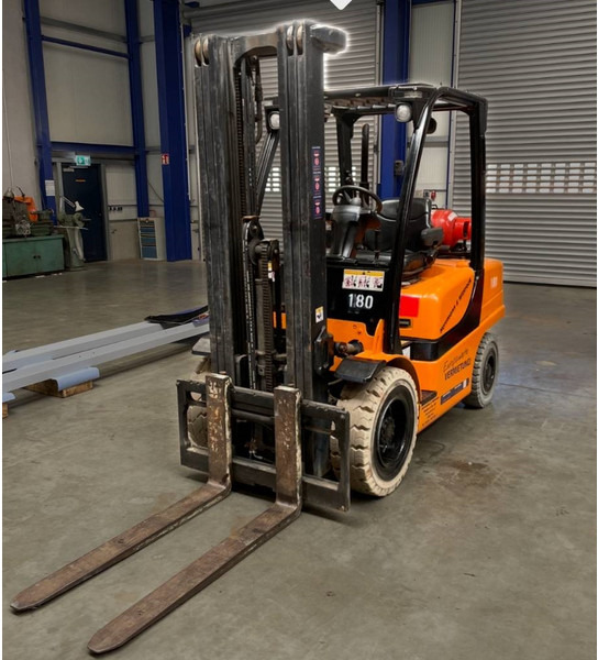 Yale GLP 35 VX - LPG forklift: picture 1 Yale GLP 35 VX - LPG forklift: picture 1