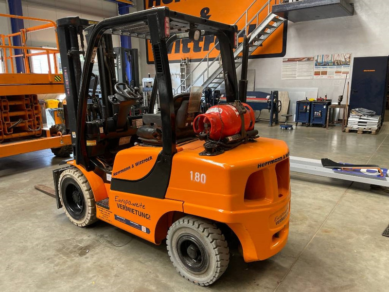 Yale GLP 35 VX - LPG forklift: picture 4 Yale GLP 35 VX - LPG forklift: picture 4