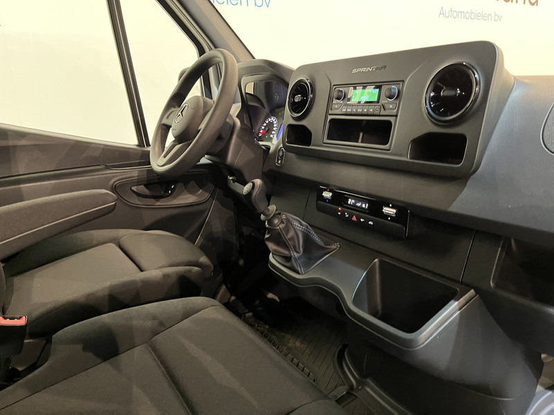 Mercedes-Benz Sprinter 315 CDI L2H1 RWD DC Dubbel Cabine / Euro 6 / Trekhaak 3500 KG / Airco / Camera / 6 Persoons / 500 KM !! / BPM VRIJ !! - Panel van, Combi van: picture 3 Mercedes-Benz Sprinter 315 CDI L2H1 RWD DC Dubbel Cabine / Euro 6 / Trekhaak 3500 KG / Airco / Camera / 6 Persoons / 500 KM !! / BPM VRIJ !! - Panel van, Combi van: picture 3