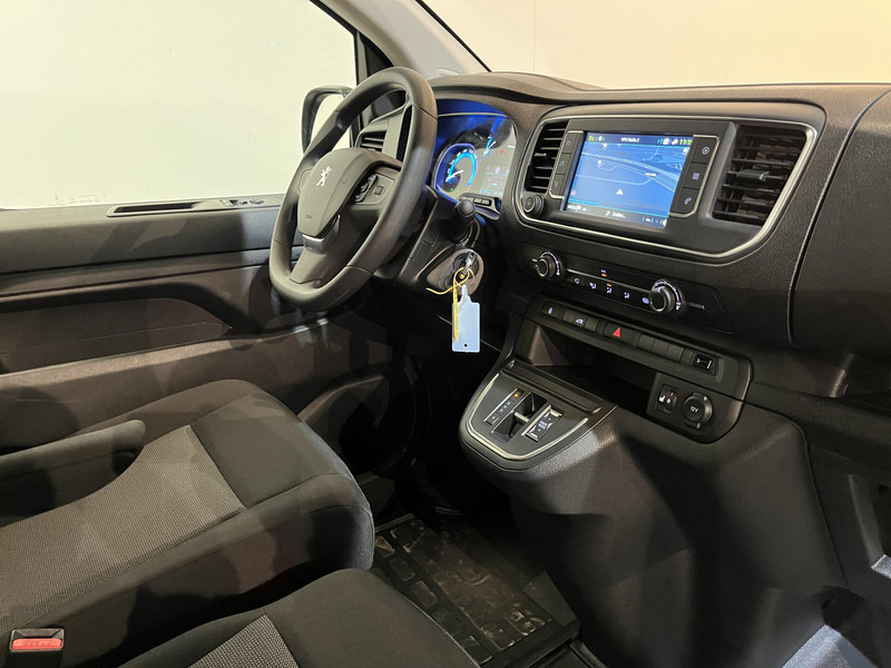 Peugeot e-Expert EV L2 75 kWh Servicebus / Inrichting / 100% Elektrisch / Airco / 220V. / Trekhaak / Camera / Cruise Control / Navigatie / CarPlay / 3-Zits / 1.900 KM !! - Small van, Electric van: picture 3 Peugeot e-Expert EV L2 75 kWh Servicebus / Inrichting / 100% Elektrisch / Airco / 220V. / Trekhaak / Camera / Cruise Control / Navigatie / CarPlay / 3-Zits / 1.900 KM !! - Small van, Electric van: picture 3