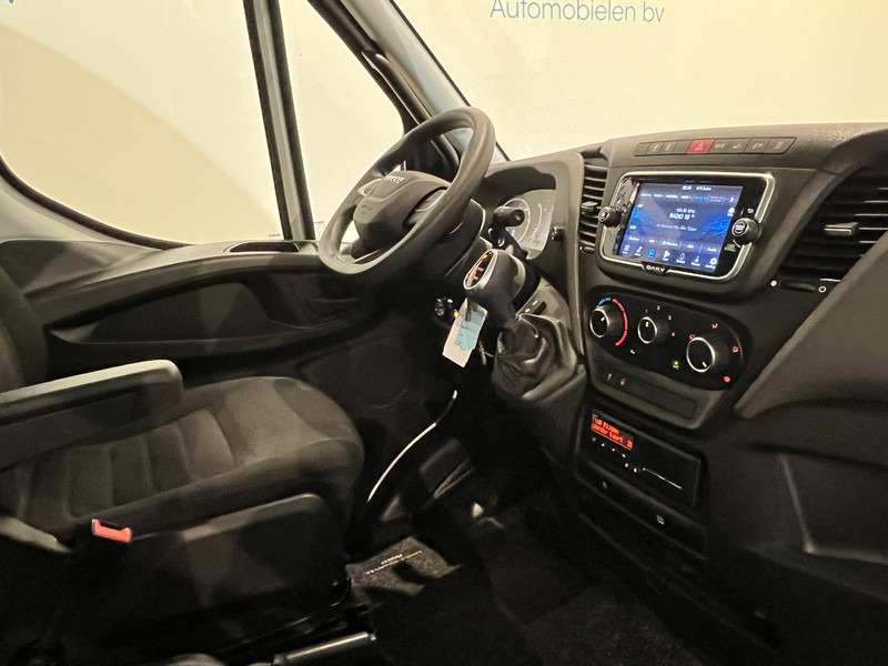 Iveco Daily 35S18 3.0 BE Clixtar Automaat Bakwagen met Laadklep / Laadvermogen 3.060 KG / Euro 6 / Luchtvering / Airco / Camera / CarPlay / Cruise Control / 91.000 KM !! - Tractor unit: picture 4 Iveco Daily 35S18 3.0 BE Clixtar Automaat Bakwagen met Laadklep / Laadvermogen 3.060 KG / Euro 6 / Luchtvering / Airco / Camera / CarPlay / Cruise Control / 91.000 KM !! - Tractor unit: picture 4