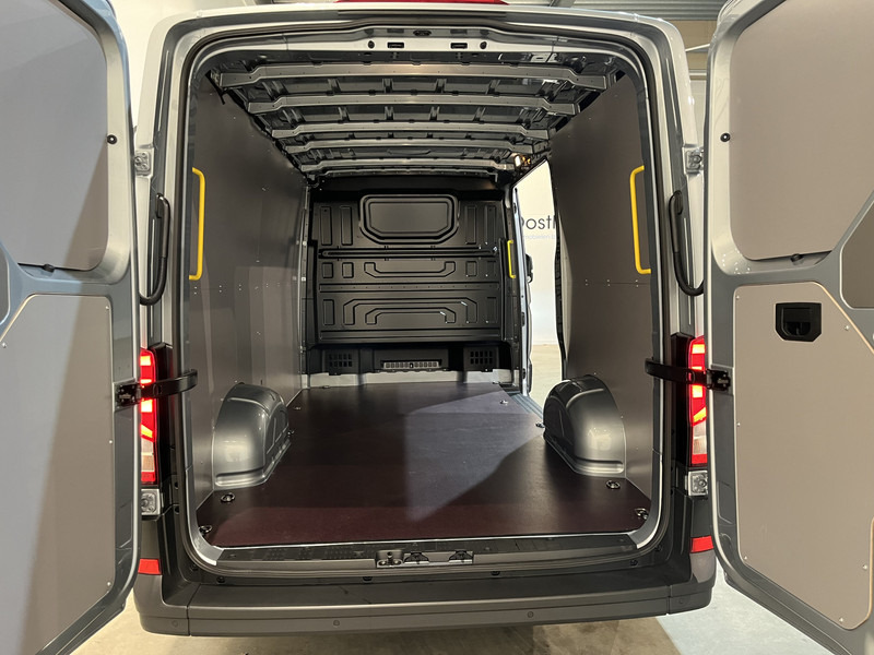 Volkswagen Crafter 2.0 TDI L3H2 140 PK Automaat / Euro 6 / Airco / Cruise Control / PDC / CarPlay / 3-Zits / NIEUWSTE MODEL / 1.400 KM !! - Panel van: picture 4 Volkswagen Crafter 2.0 TDI L3H2 140 PK Automaat / Euro 6 / Airco / Cruise Control / PDC / CarPlay / 3-Zits / NIEUWSTE MODEL / 1.400 KM !! - Panel van: picture 4