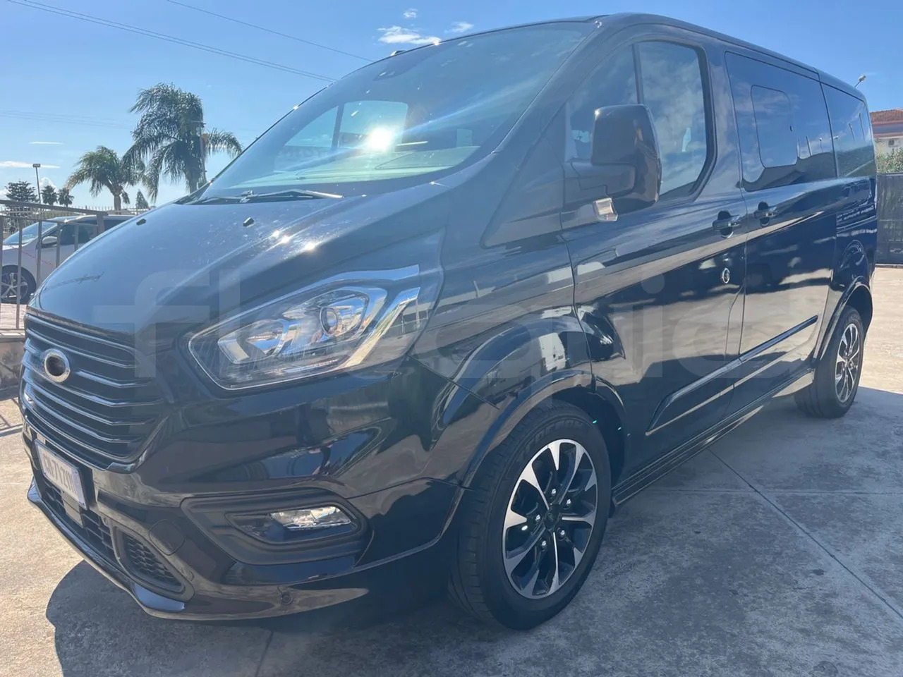 Ford Tourneo Custom - Minibus, Passenger van: picture 4 Ford Tourneo Custom - Minibus, Passenger van: picture 4