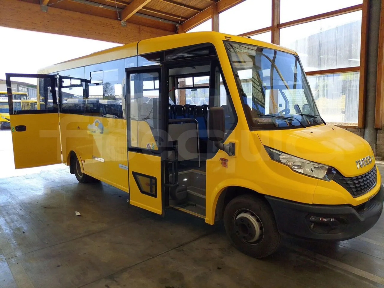 School bus Iveco Indcar: picture 12
