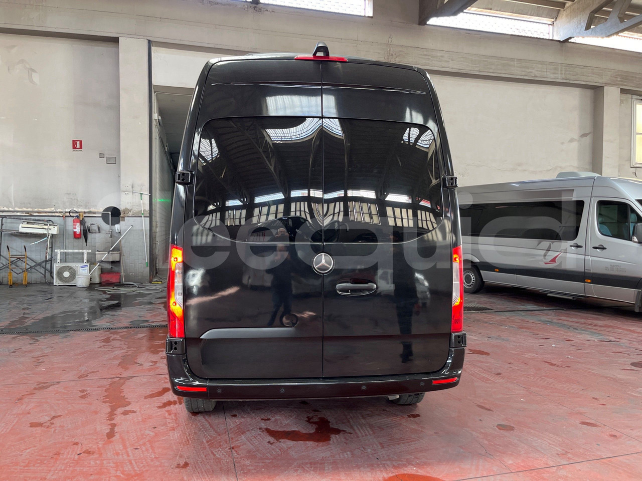 Mercedes-Benz Sprinter - Coach: picture 5 Mercedes-Benz Sprinter - Coach: picture 5