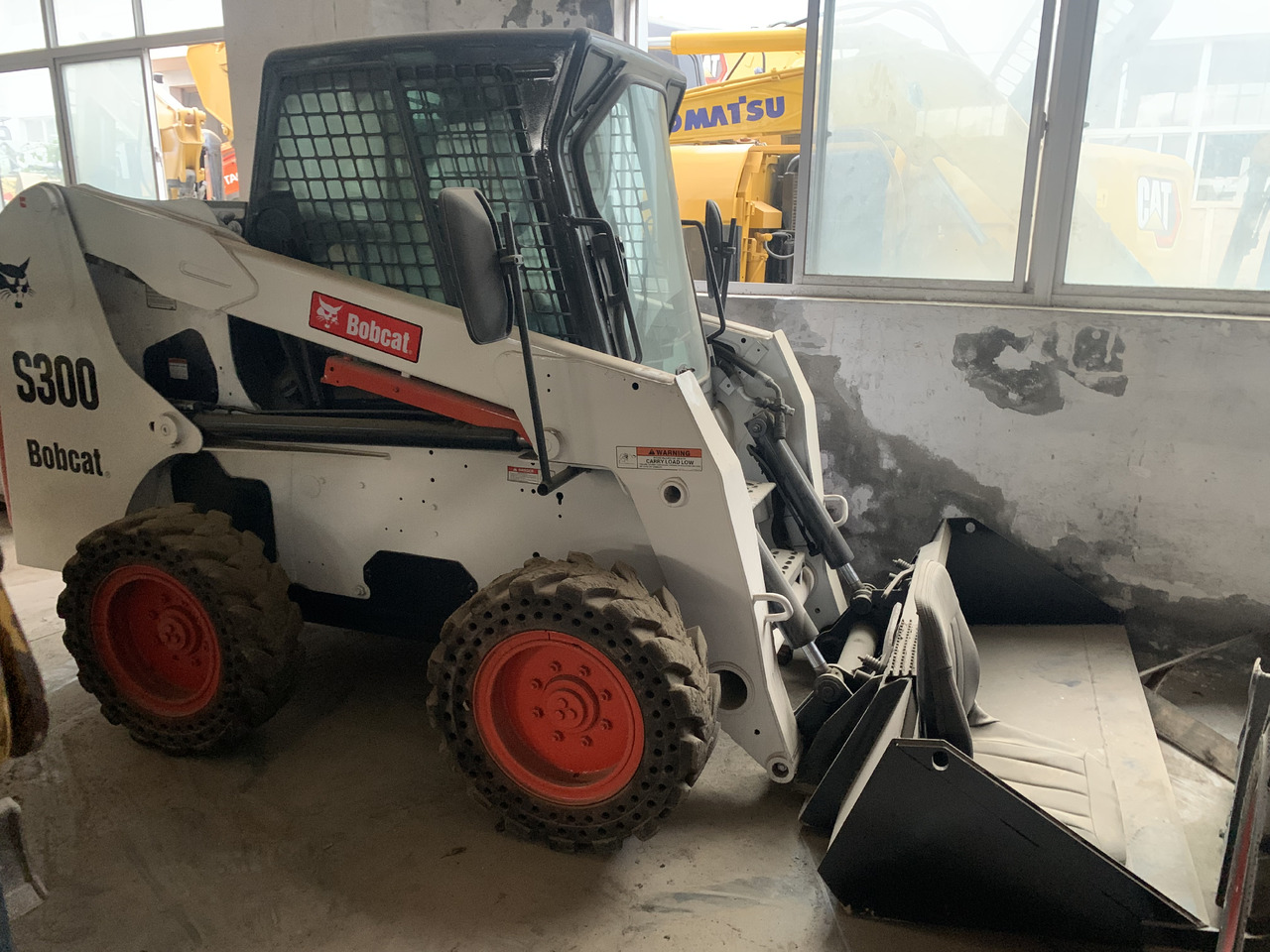 BOBCAT S300 - Skid steer loader: picture 1 BOBCAT S300 - Skid steer loader: picture 1