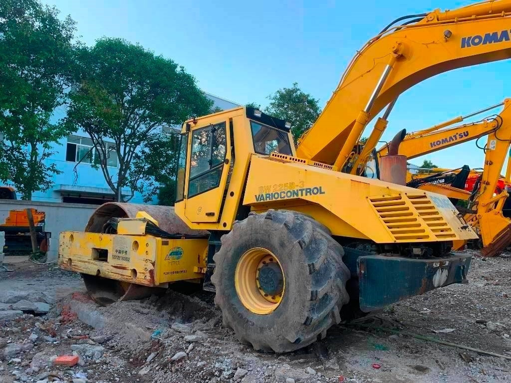 Bomag BW 225 D-3 - Road roller: picture 1 Bomag BW 225 D-3 - Road roller: picture 1