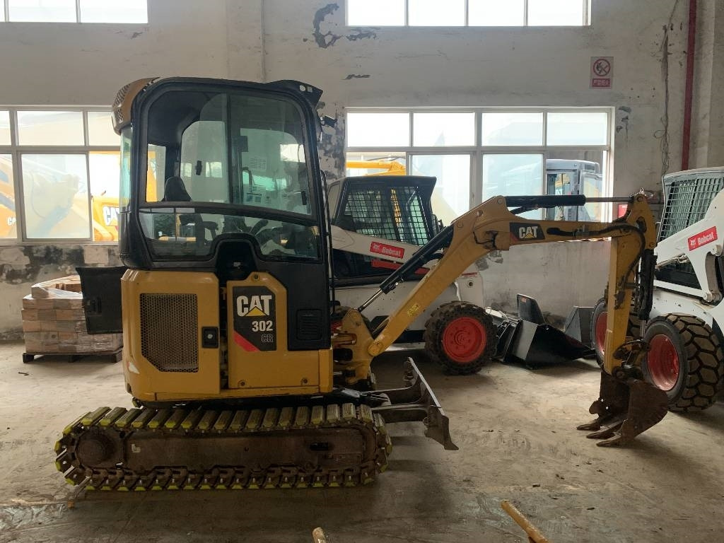 Crawler excavator CAT 302: picture 1