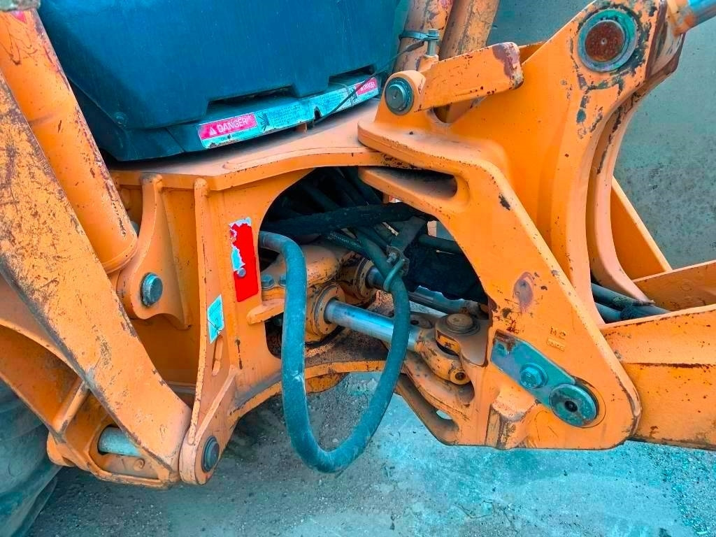 Backhoe loader Case 580 M: picture 10