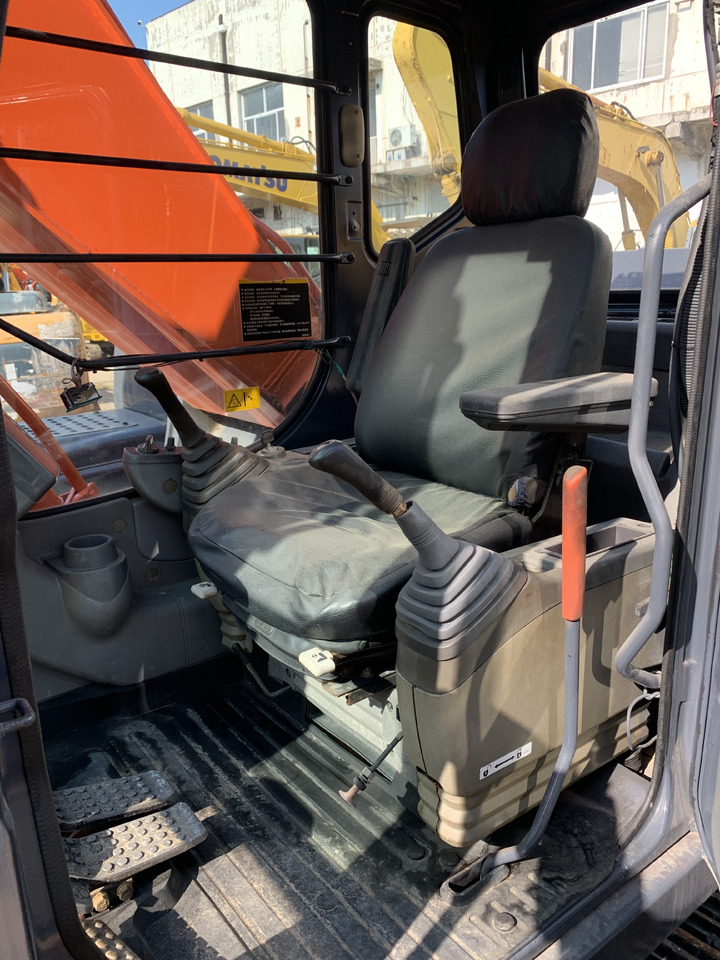 Hitachi Zaxis 240 (ZX240) - Excavator: picture 5 Hitachi Zaxis 240 (ZX240) - Excavator: picture 5