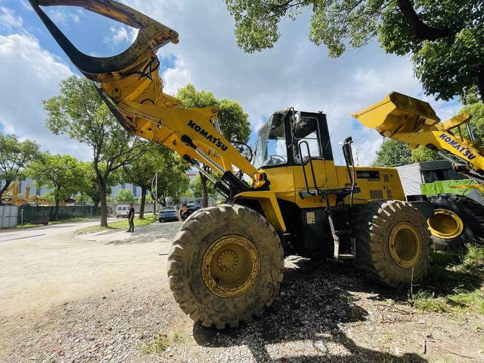 Komatsu WA320-8 - Wheel loader: picture 1 Komatsu WA320-8 - Wheel loader: picture 1
