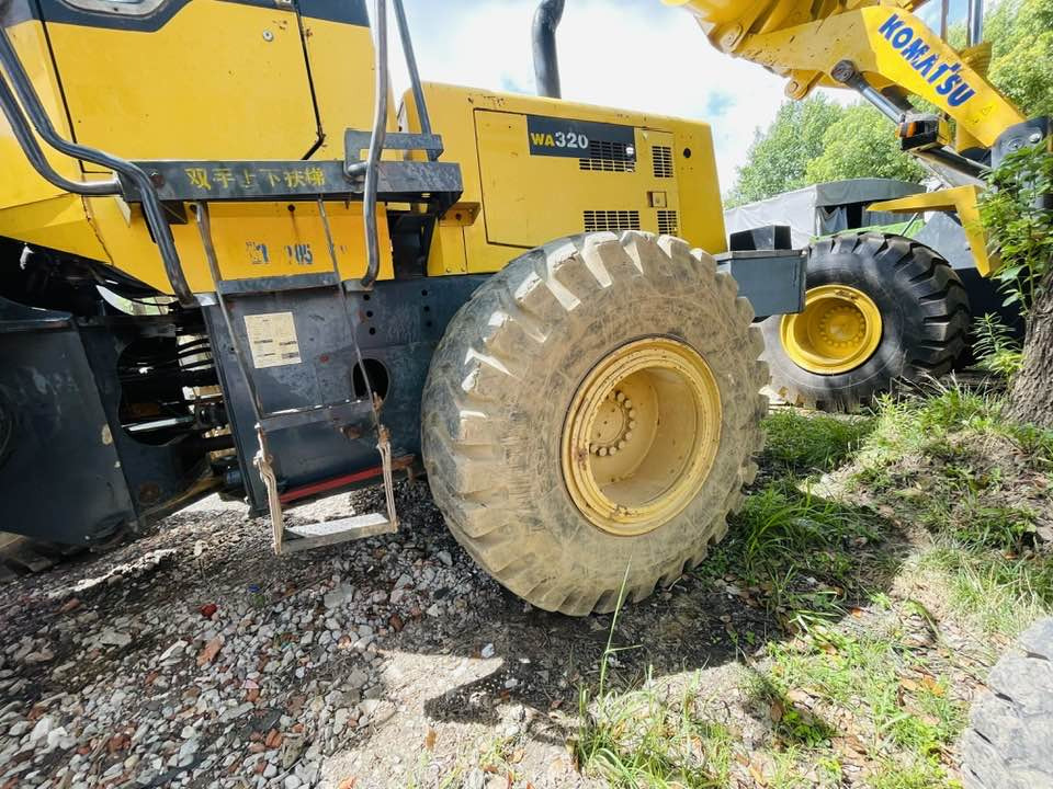 Komatsu WA320-8 - Wheel loader: picture 3 Komatsu WA320-8 - Wheel loader: picture 3