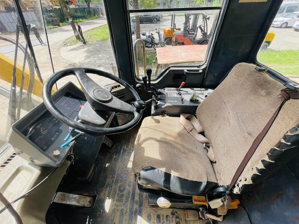Komatsu WA320-8 - Wheel loader: picture 4 Komatsu WA320-8 - Wheel loader: picture 4