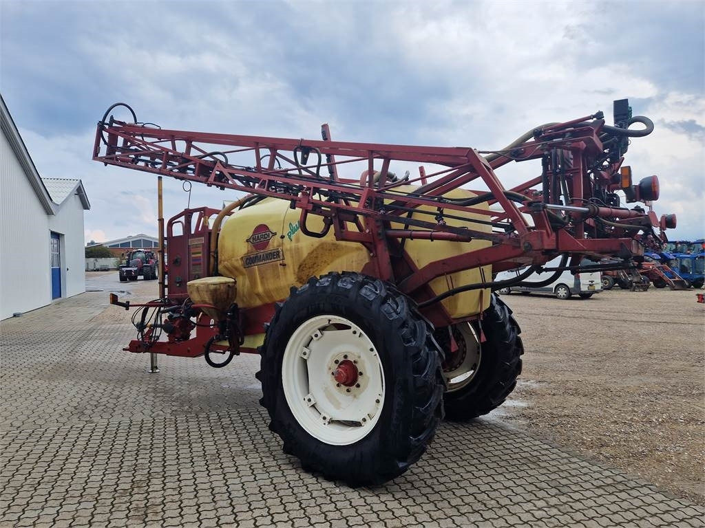 Hardi COMMANDER 4200L - Trailed sprayer: picture 3 Hardi COMMANDER 4200L - Trailed sprayer: picture 3