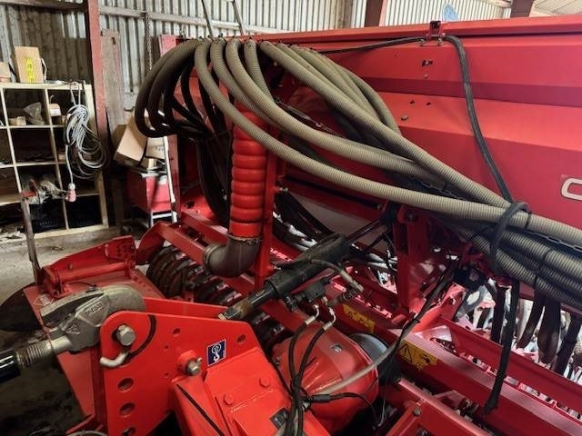 Kuhn SITERA 4000 + TF1500 - Combine seed drill: picture 3 Kuhn SITERA 4000 + TF1500 - Combine seed drill: picture 3