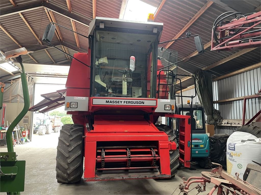 Massey Ferguson MF 30 MEJETÆRSKER - Combine harvester: picture 1 Massey Ferguson MF 30 MEJETÆRSKER - Combine harvester: picture 1