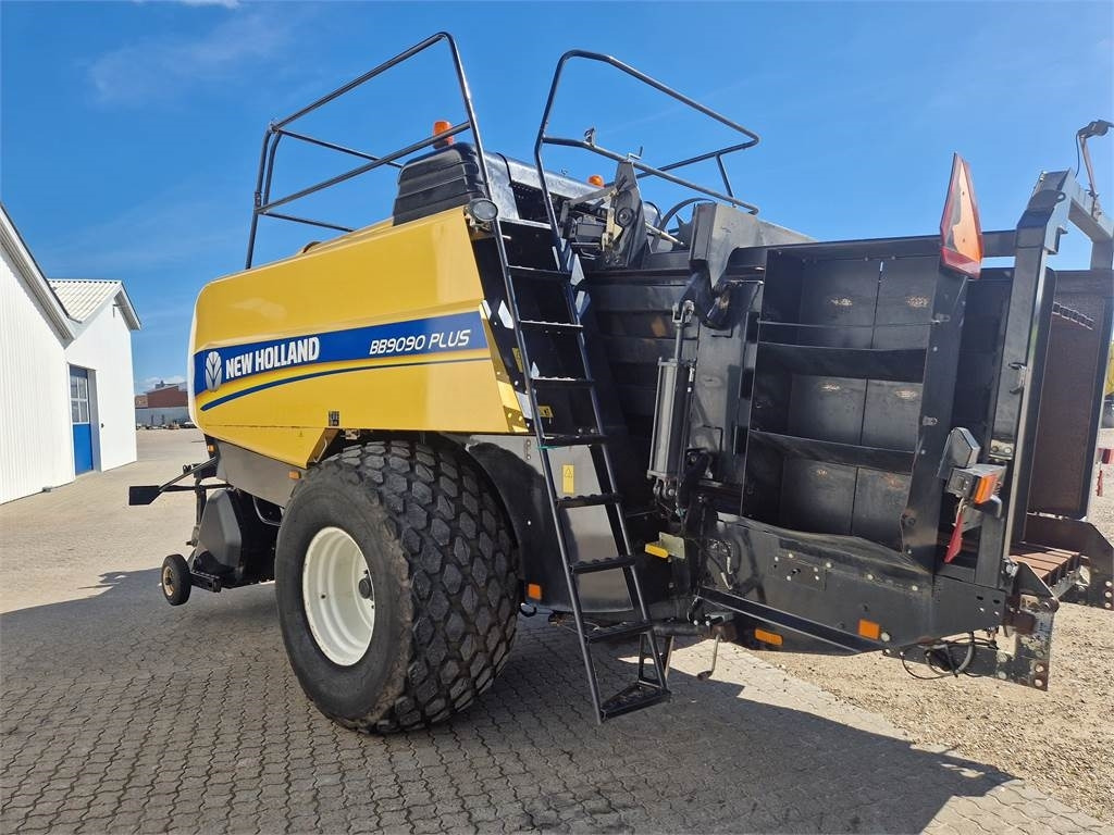 New Holland BB9090 + POMI VOGN - Square baler: picture 4 New Holland BB9090 + POMI VOGN - Square baler: picture 4