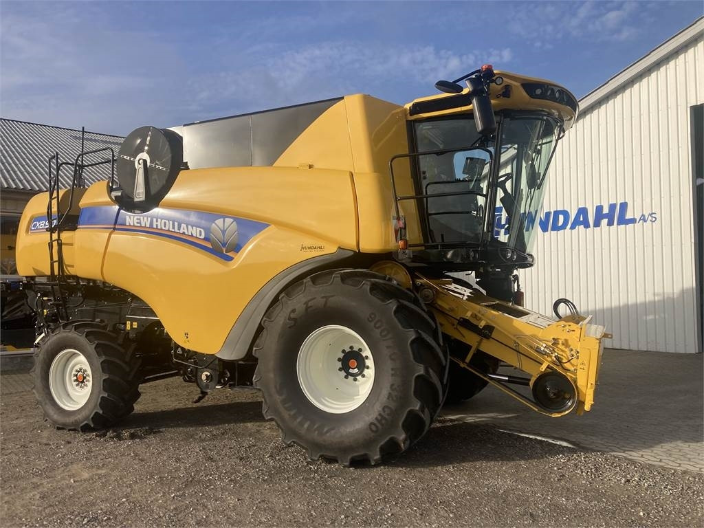 New Holland CX8.90 STAGE 5 - Combine harvester: picture 2 New Holland CX8.90 STAGE 5 - Combine harvester: picture 2