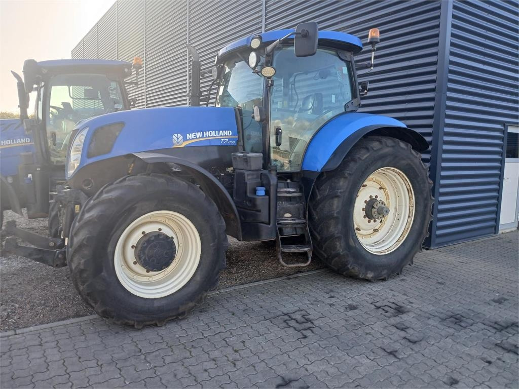 New Holland T7.260 PC SWII - Farm tractor: picture 1 New Holland T7.260 PC SWII - Farm tractor: picture 1