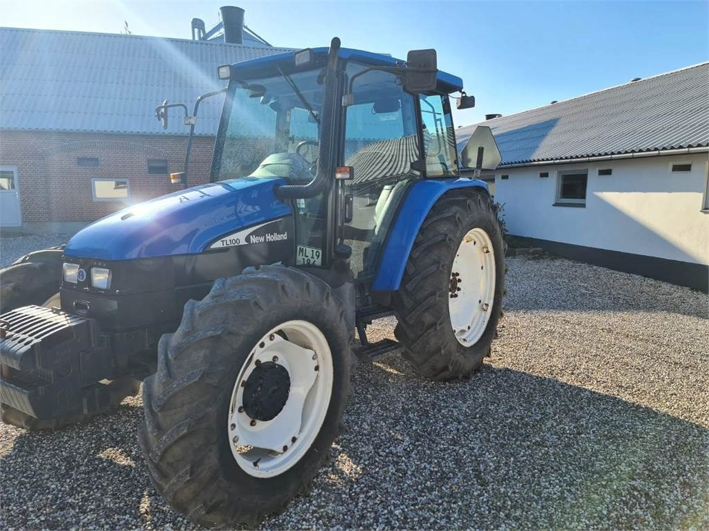 New Holland TL100-4WD - Farm tractor: picture 3 New Holland TL100-4WD - Farm tractor: picture 3