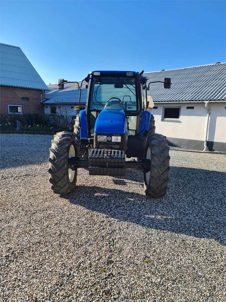 New Holland TL100-4WD - Farm tractor: picture 5 New Holland TL100-4WD - Farm tractor: picture 5