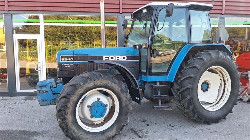 Ford 8240  - Farm tractor: picture 1 Ford 8240  - Farm tractor: picture 1