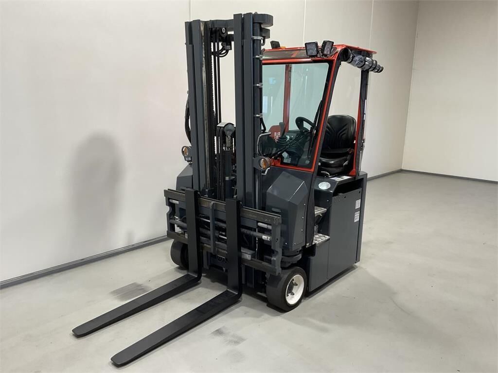 Combilift CBE3000 - 4-way reach truck: picture 4 Combilift CBE3000 - 4-way reach truck: picture 4