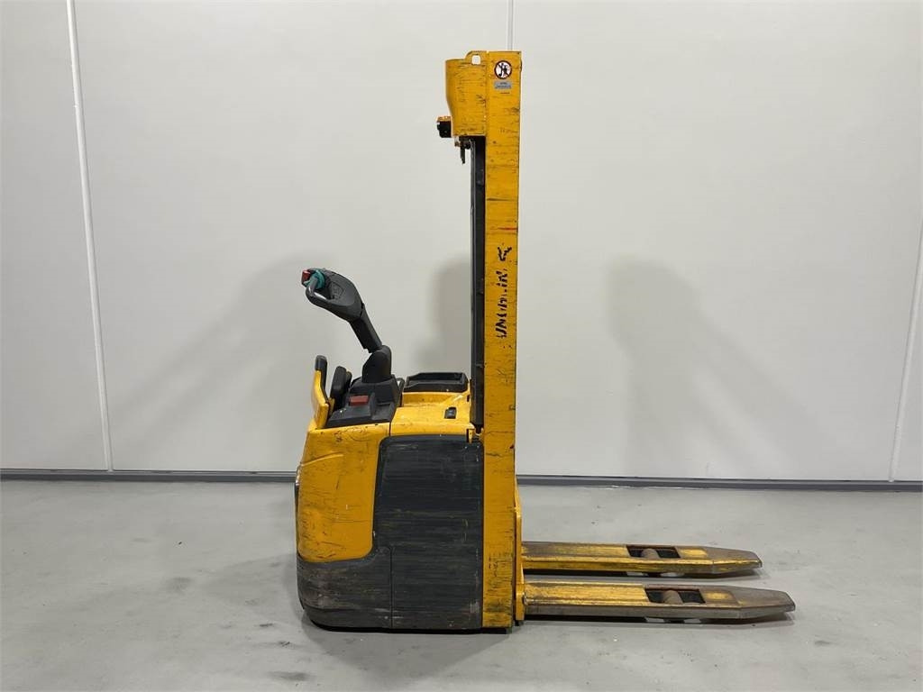 Jungheinrich ERC 214 - Stacker: picture 1 Jungheinrich ERC 214 - Stacker: picture 1