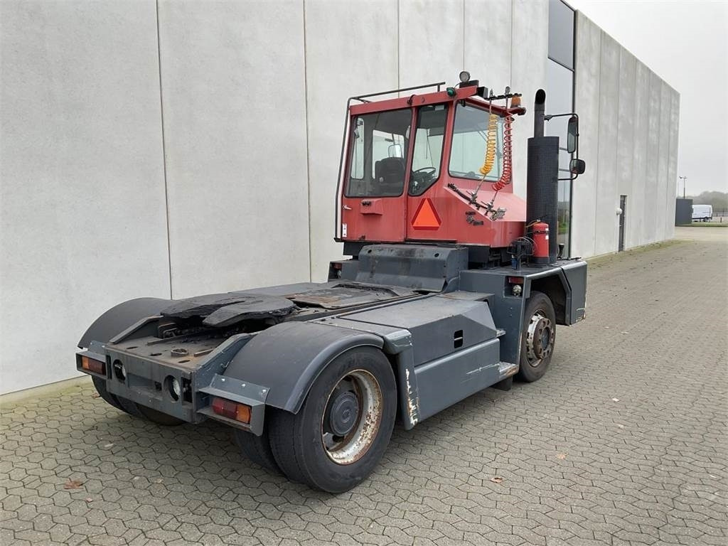 Kalmar TT2000 - Terminal tractor: picture 2 Kalmar TT2000 - Terminal tractor: picture 2