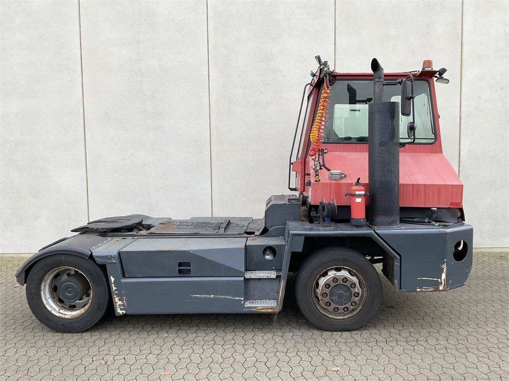 Kalmar TT2000 - Terminal tractor: picture 1 Kalmar TT2000 - Terminal tractor: picture 1